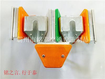 轮廓标PVC材质与合成树脂材质的区别